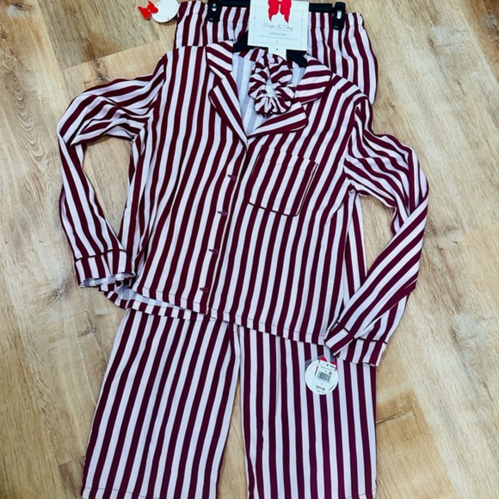Chic Striped Women's Pajama Set - Maroon and White